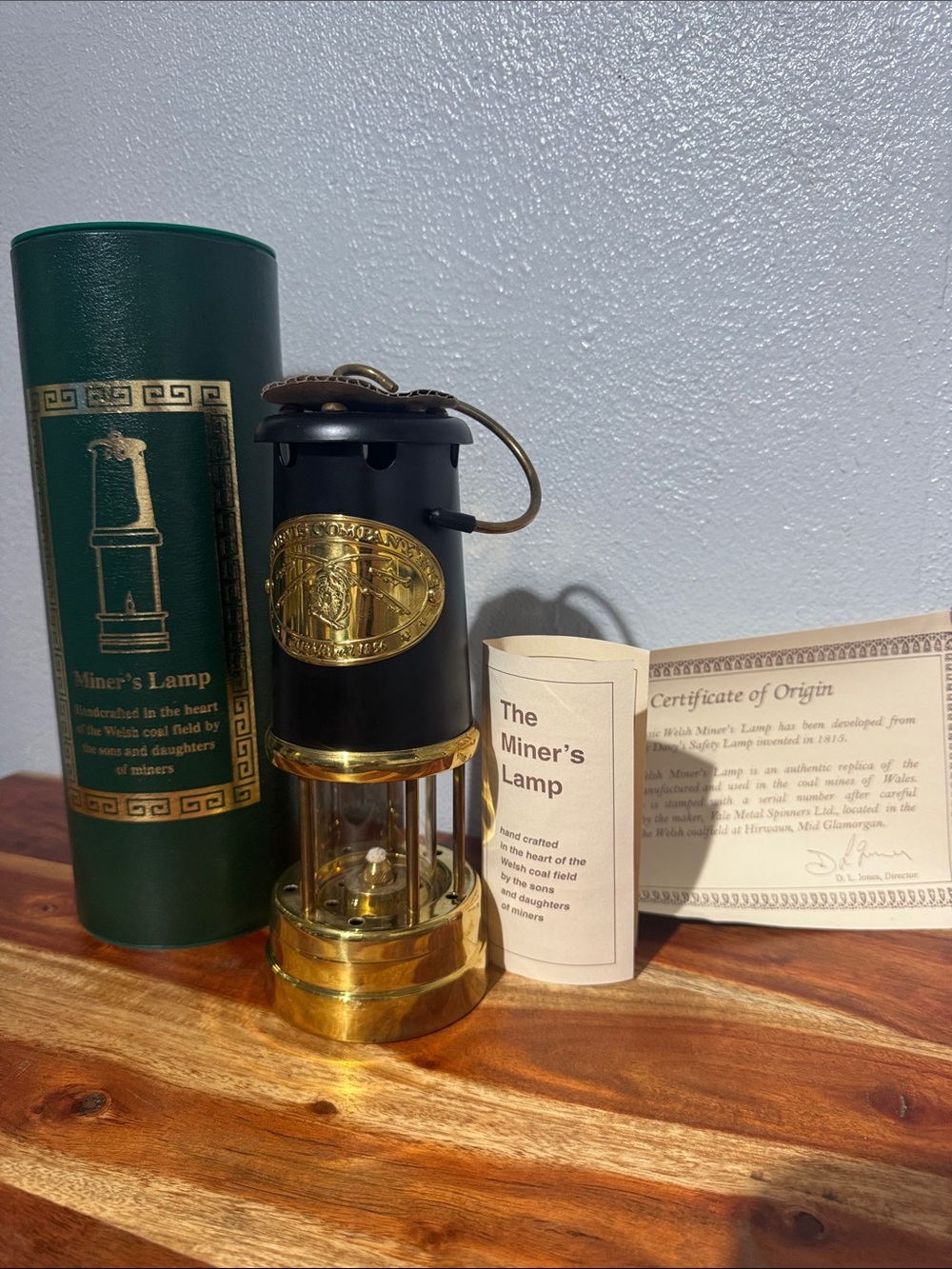 PRISTINE Vale Metal Spinners Welsh Brass Miners Safety Lamp Boxed Cert Unburned